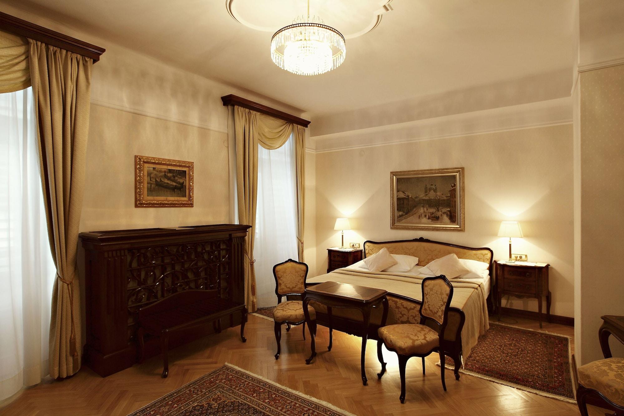 فندق جراند توبليتسي - الفنادق الفاخرة الصغيرة في العالم بليد المظهر الخارجي الصورة A room at the hotel