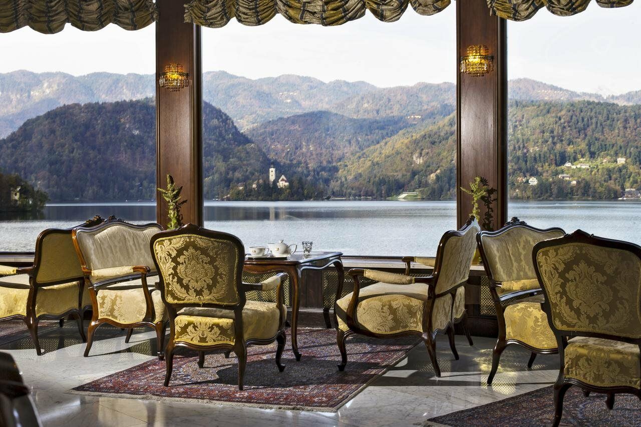 فندق جراند توبليتسي - الفنادق الفاخرة الصغيرة في العالم بليد المظهر الخارجي الصورة The lobby of the hotel